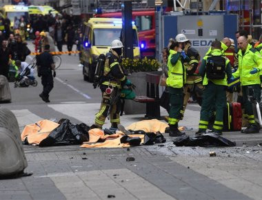 Επίθεση στην Στοκχόλμη: Σοκαριστικό βίντεο - Τρέχουν να σωθούν πανικόβλητοι (φωτό)